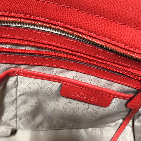 Michael kors satchel with crossbody strap and gold tone hardware. EUC - Picture 8 of 10